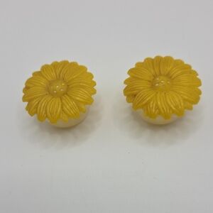 Yellow Flower-Shaped Salt And Pepper Shakers